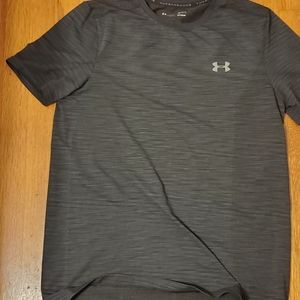 Under Armour Large shirt, dark charcoal grey